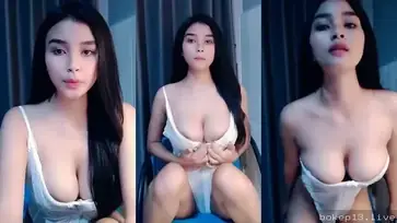 Cewek Seksi Pamer Tubuh Goyang Binal Bikin Deg Degan Parah